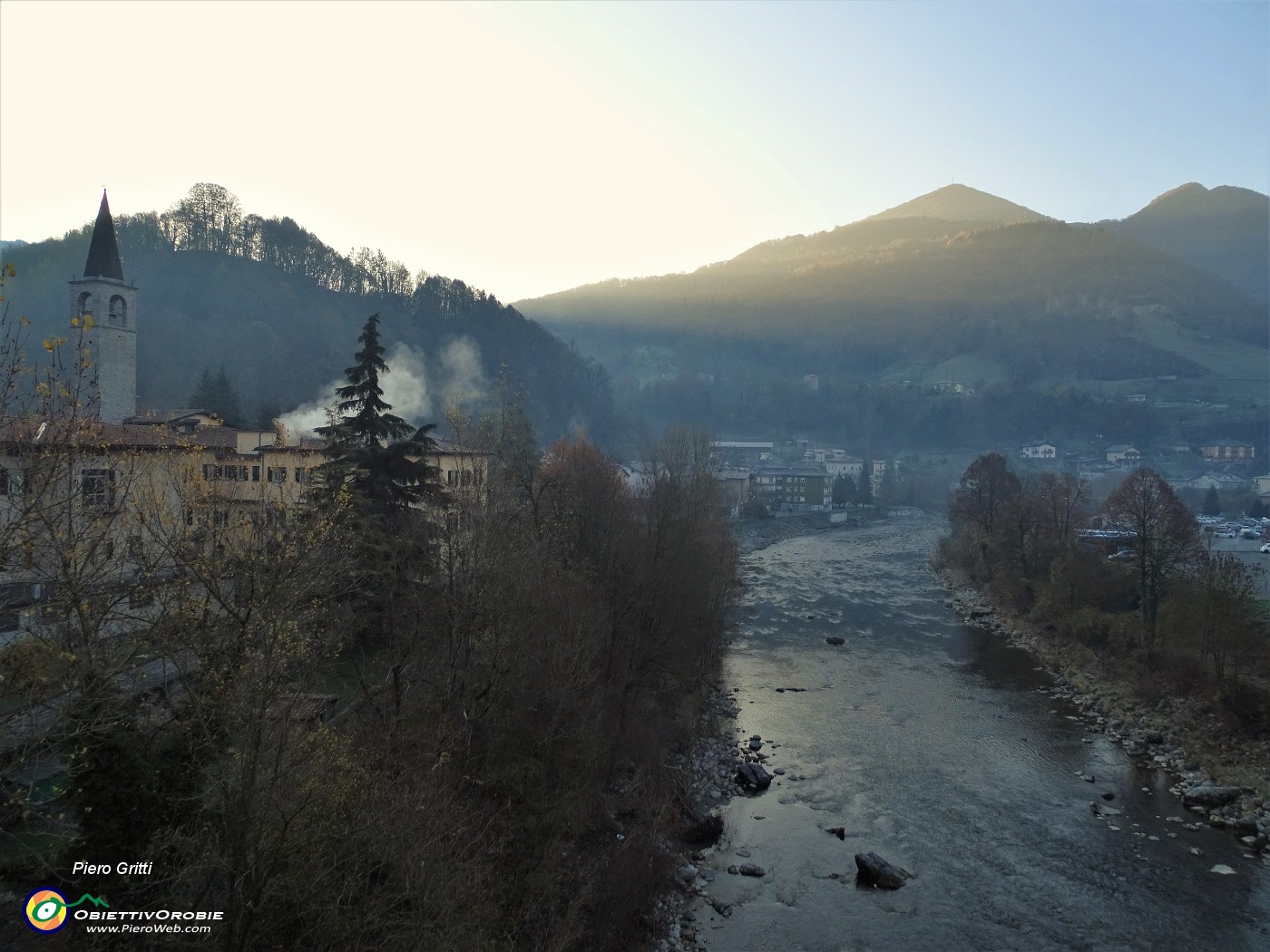 15 Dul ponte nuovo di Zogno sguardo sul Brembo verso Convento Suore di Carita.JPG